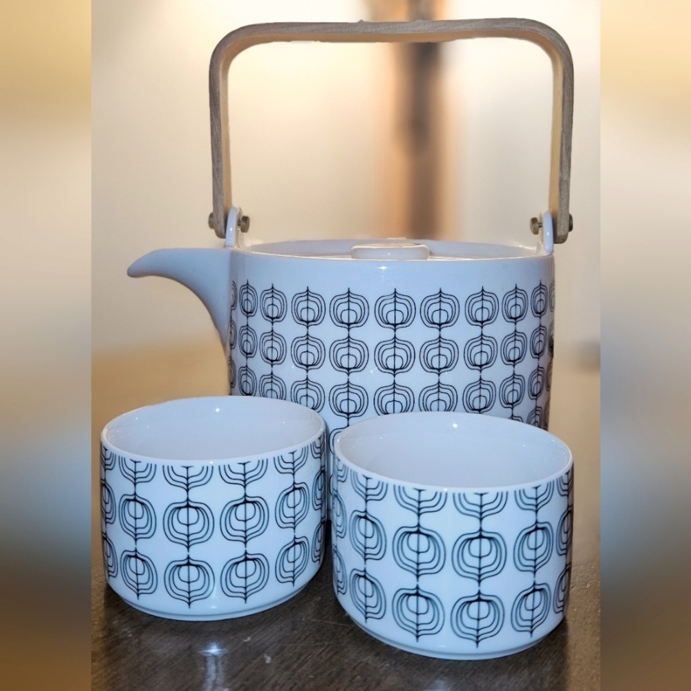 Davids Tea pot and cup set